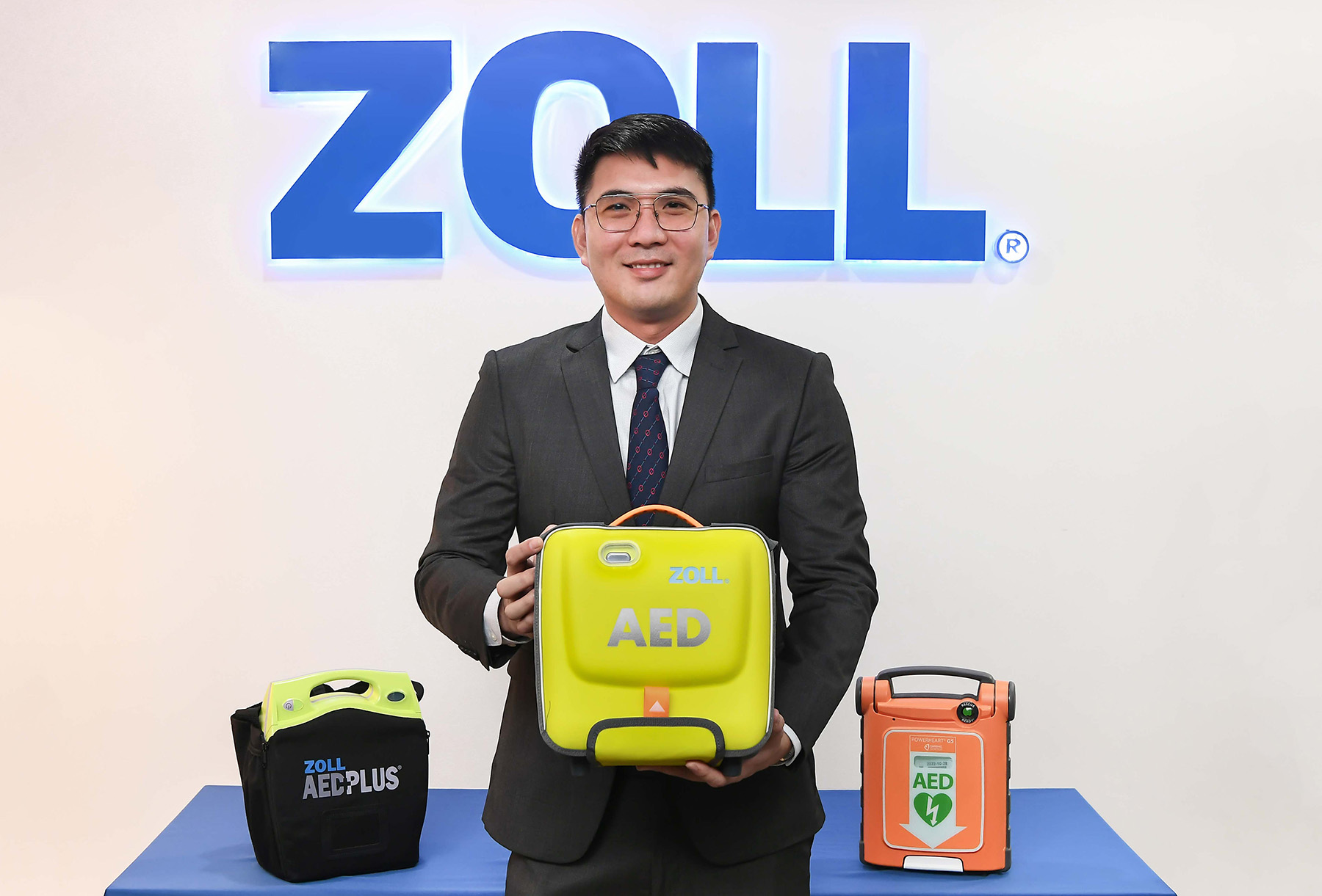 03-ZOLL-AED
