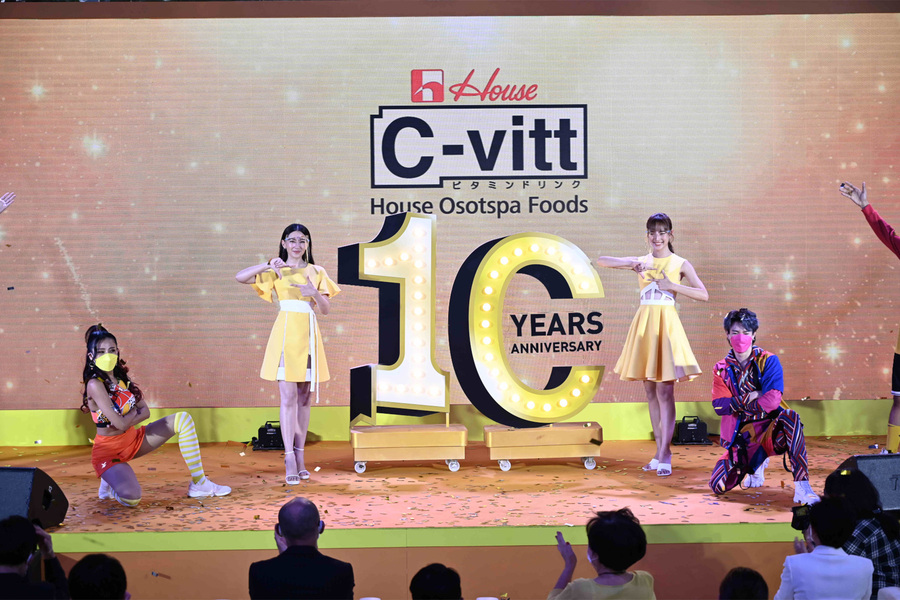 C-vitt-Bella-Nicha
