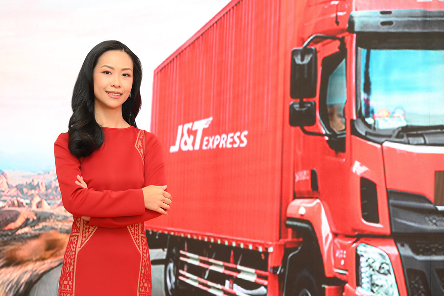 J&T-Celebrates Fourth Year-นางลิลลี่ เฉิน